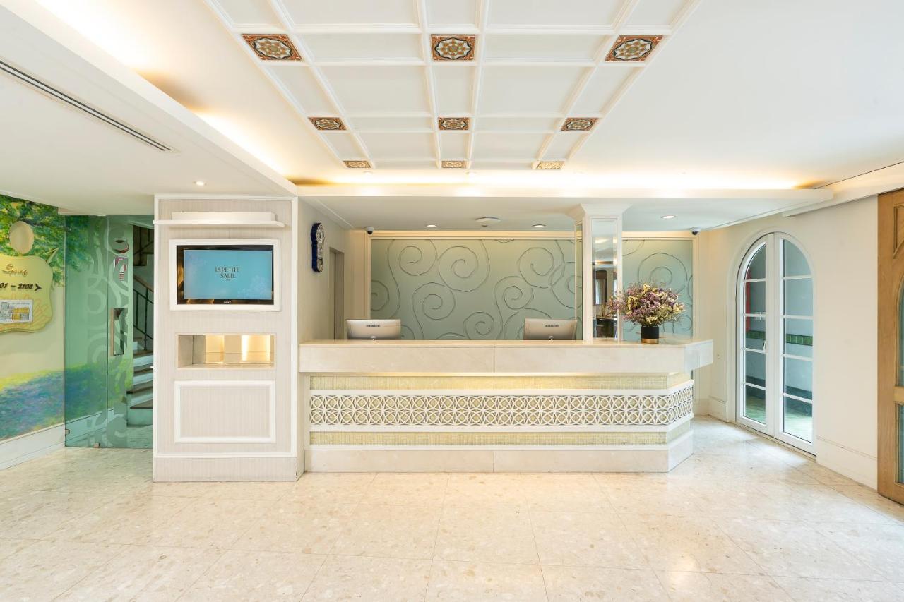 La Petite Salil Sukhumvit Thonglor 1 Hotel Bangkok Exterior photo